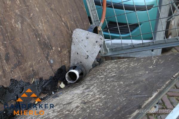Dakdekkers gasbrander voor bitumen werkzaamheden in Mierlo Dakdekkers gasbrander voor bitumen werkzaamheden in Mierlo