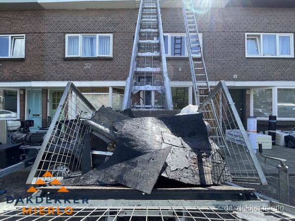 Kosten dakreparatie: dakschade aan flatgebouw in Mierlo Kosten dakreparatie: dakschade aan flatgebouw in Mierlo