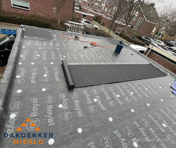 Dakrenovatie plat dak met bitumen dakbedekking in Mierlo Dakrenovatie plat dak met bitumen dakbedekking in Mierlo