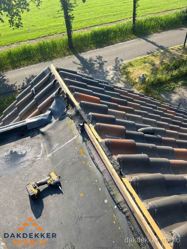 Kosten dakgoot vervangen: werkzaamheden aan dakrand in Mierlo Kosten dakgoot vervangen: werkzaamheden aan dakrand in Mierlo