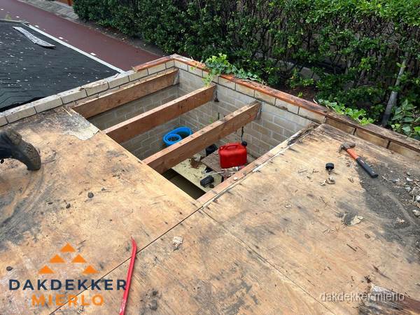 Plat dak vervangen met open constructie in Mierlo Plat dak vervangen met open constructie in Mierlo